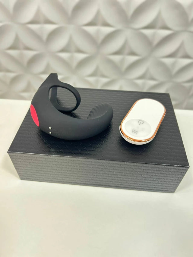 ANEL PENIANO COM PLUG ANAL - RECARREGÁVEL